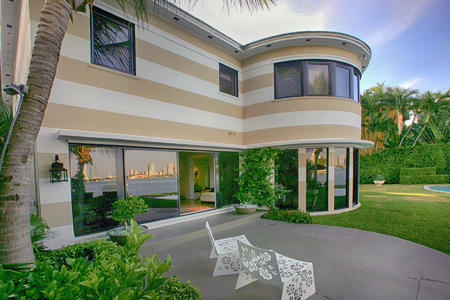 On the Venetian Causeway, an original Art Deco house, built in 1938, the architect was L. Murray Dixon. 