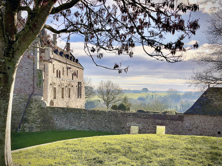 La Roche Jagu.
 Ploezal France